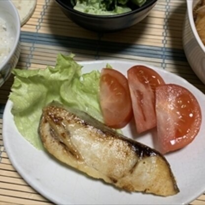 やっぱり魚はフライパン焼きに限るっ♪と言えちゃう位コク持っておいしくなりましたもう魚焼きのアミアミを洗う気になんかなれません楽させてくれてドウモゴチソ様！